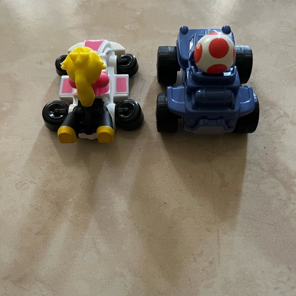 Princess and Toad Racer Toy Car Set - Picture 2 of 11
